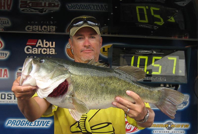 Me with a 10.57 lb bass from Falcon Lake in BassChamps